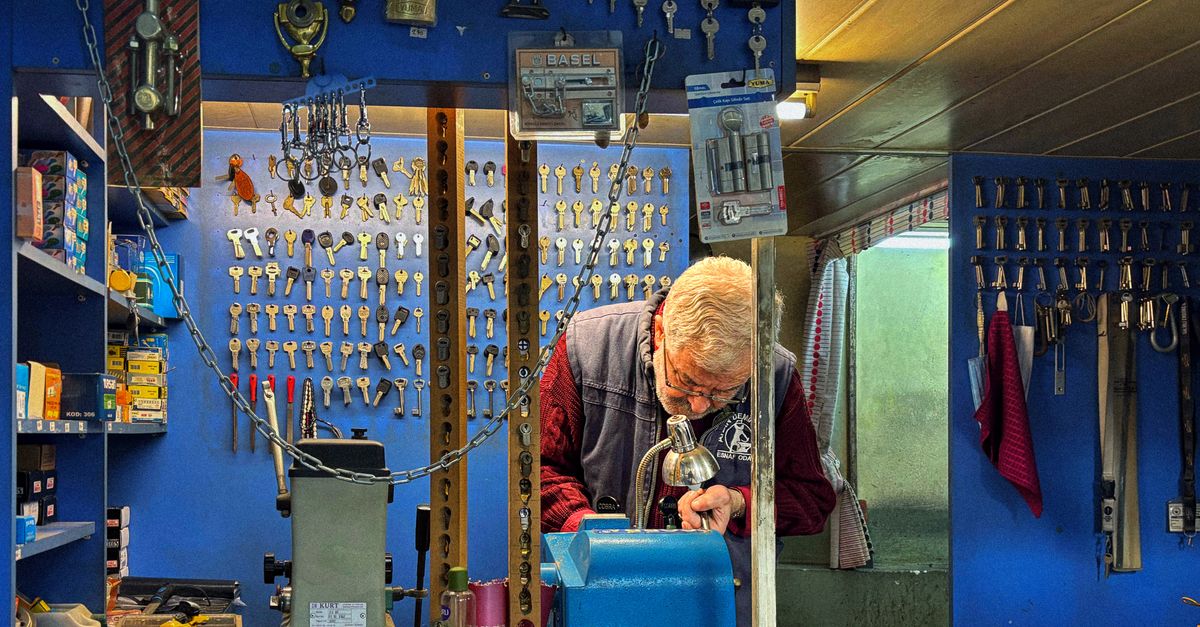 locksmith shop keys — College Point Locksmith
